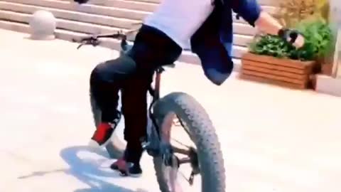 Watch This Amazing Cycling Tricks Smart Guy 🔥