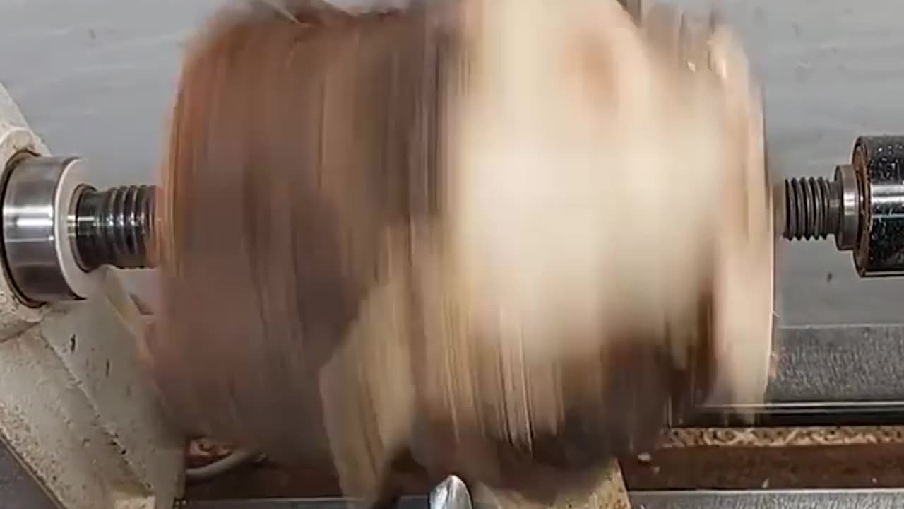 Amazing video!!Woodturning a root in a pot. Handmade by nature!!