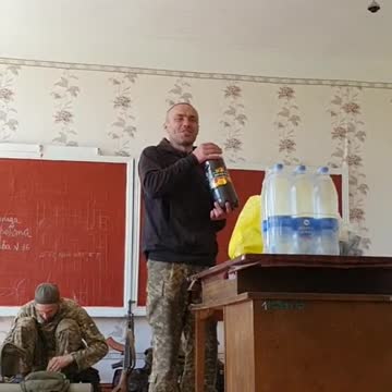 Ukrajinští neonacisté ubytovaní ve škole ve Slavjansku