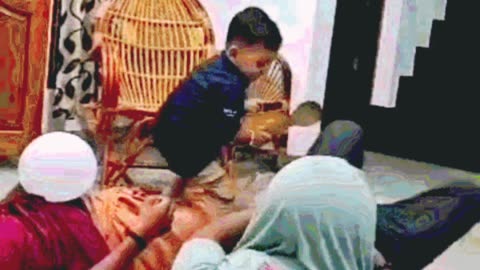 Ruko zara Sabar karo galti se kaun sa gubbara fod Diya 😂😂 #viral #funny #comedy #trending #shorts