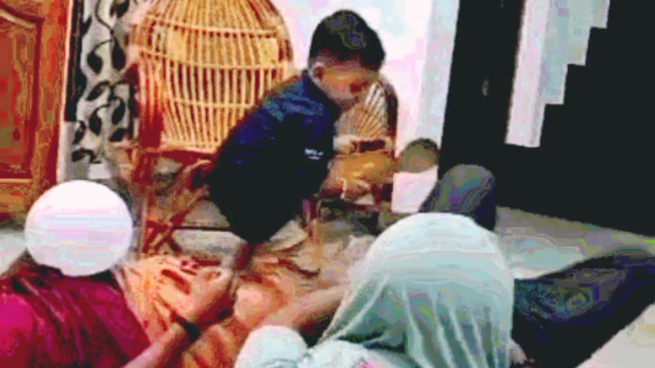 Ruko zara Sabar karo galti se kaun sa gubbara fod Diya 😂😂 #viral #funny #comedy #trending #shorts