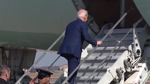 Biden almost trips while using the SHORT stairs