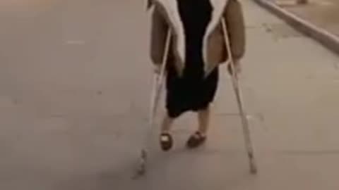 polio women with crutches