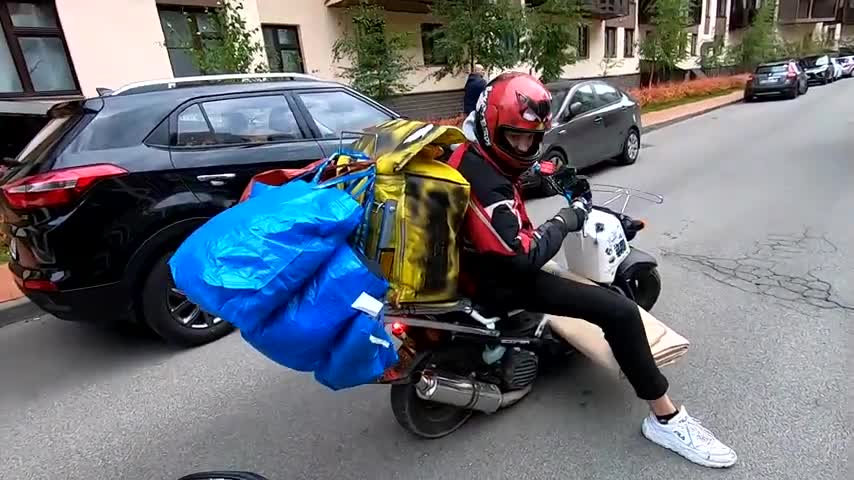 How do I earn by climbing through Peter 's trash cans ? Dumpster Diving RUSSIA #13