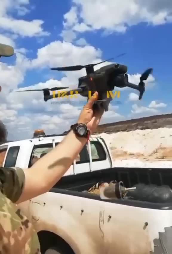 Ukraine: Ukraine soldiers try to put grenade in drone, grenade drops