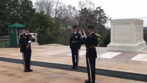 Woman told to remove her bag at Tomb of Unknown in Arlington