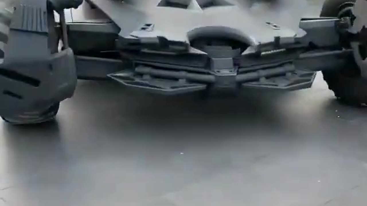 BATMAN V SUPERMAN BATMOBILE REPLICA