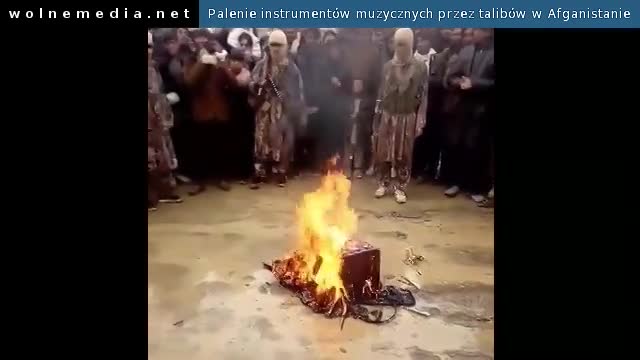 Talibowie palą instrumenty muzyczne - The Taliban burn musical instruments