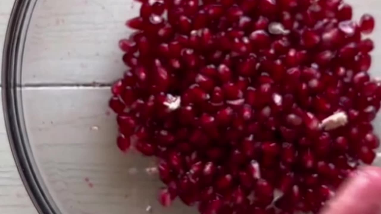 How to open a pomegranate?