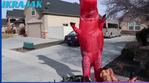 Red T-Rex vs Giant T-Rex!