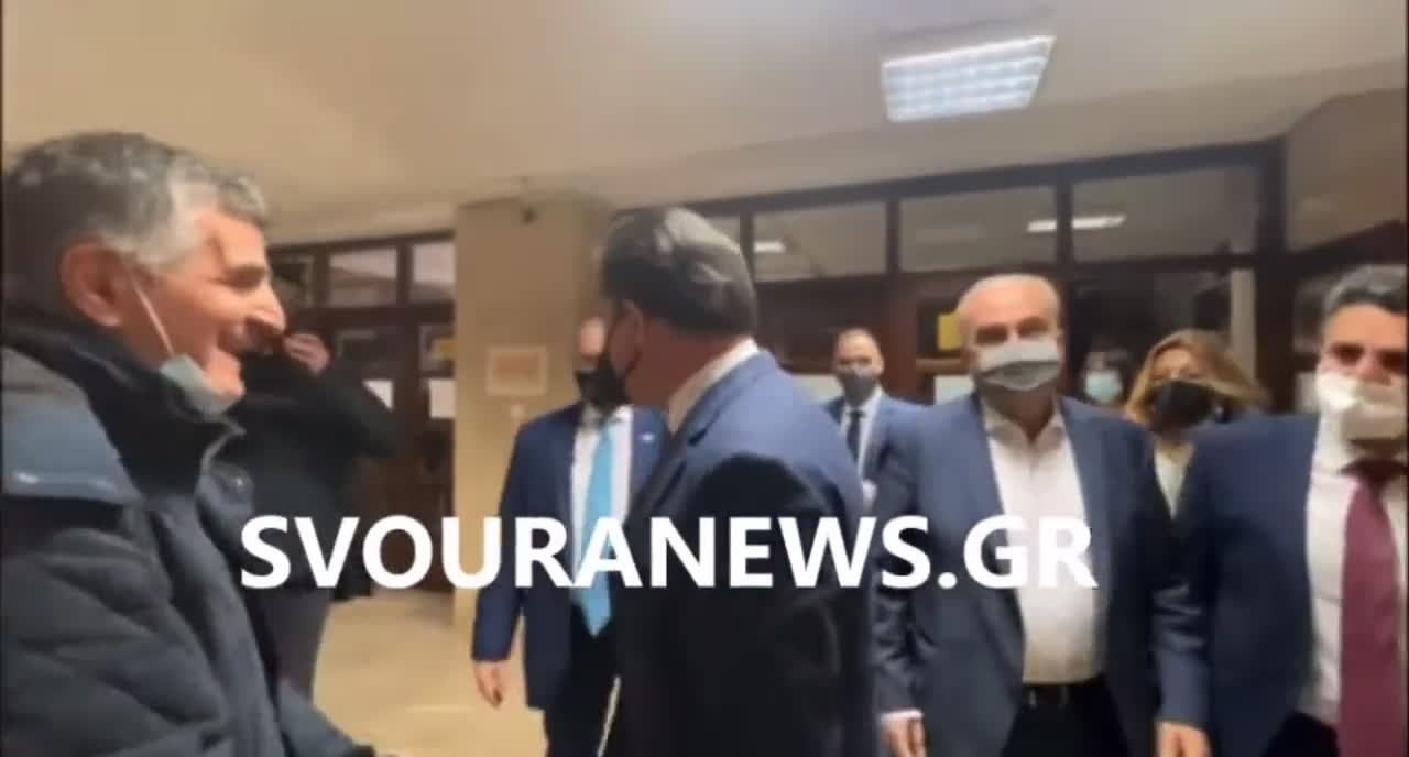 ΑΔΩΝΙΣ-Νικολάκη τα βγάζεις πέρα με το μισθό υπουργού που είναι μηδέν»