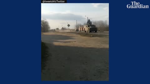 video shows Ukraine tank man trying to block Russian