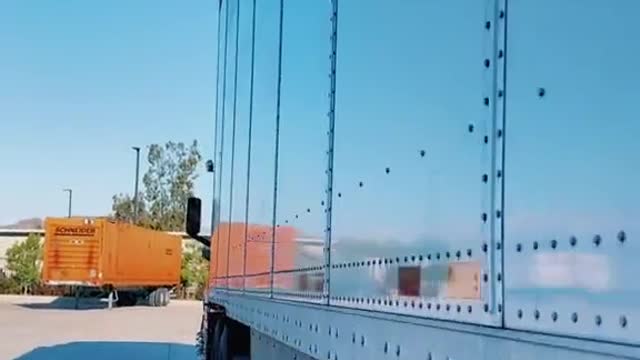 The truck driver changes his cabinet every day