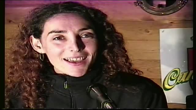 THE SINGING WAITRESS