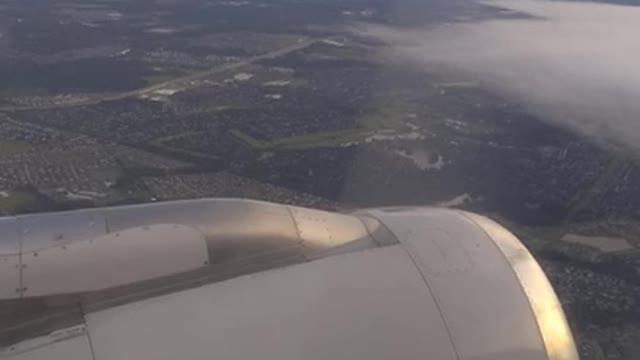 United Airlines Flight 1251 final approach for Houston (IAH)