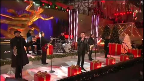 Train - Shake Up Christmas (Christmas in Rockefeller Center 2017)