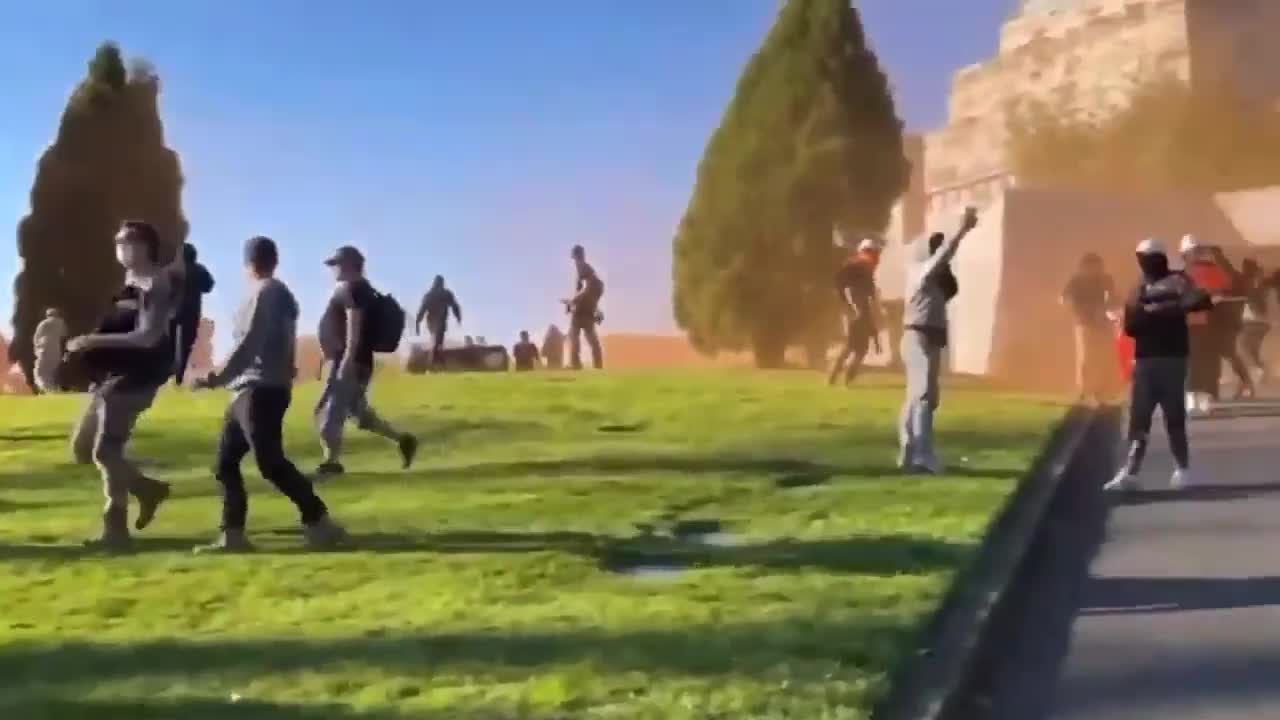 Australia SHOTGUNS fired into crowd - gathering peacefully at the war memorial