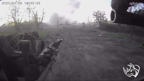 Unique perspective of Russian tank assault on UA positions