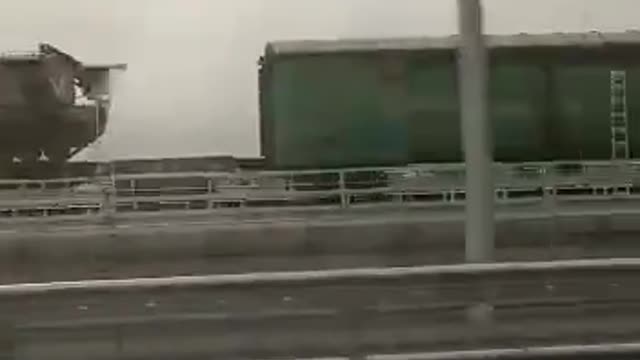 Self-propelled howitzers "Msta-S" and more support vehicles on the Crimean bridge