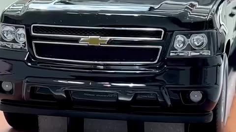 Unboxing this big guy - 1:18 Chevrolet Suburban Car Model