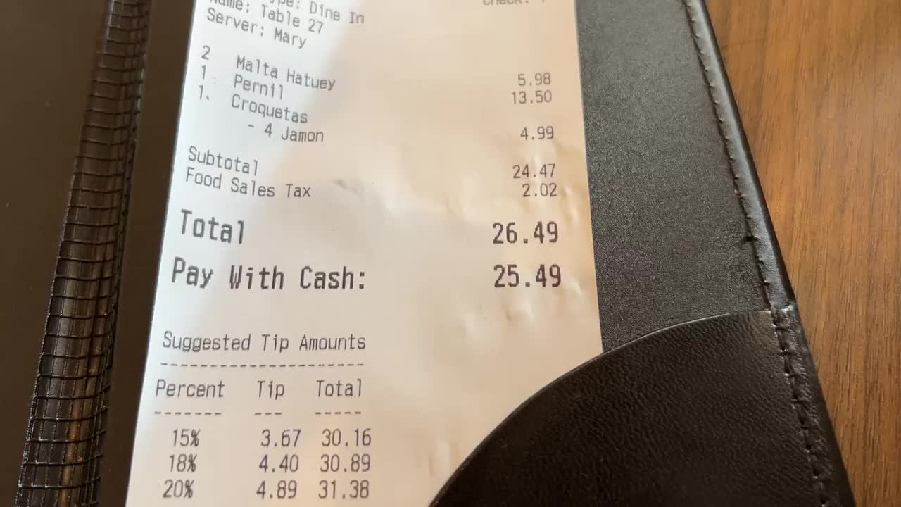 FIST TIME I RECEIVE A RESTAURANT BILL REFLECTING TWO PRICES