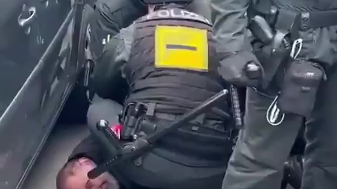 deutsche Militär-Polizei gegen Bauern