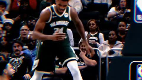 Giannis BULLIES Ben 😤 #nba #shorts