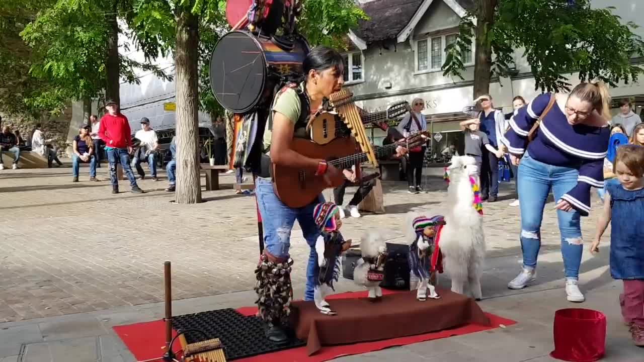 Peruvian One Man Band Busker & Puppet, pan flute music, real talent addictive MUSIC El Cóndor pasa