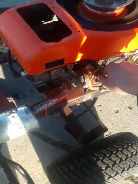 Crapsman LT1000 with 10 horse briggs motor.