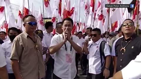 GE15: Cops fire tear gas as supporters cause a ruckus in Tenom