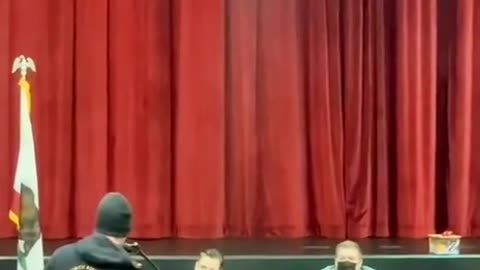 Father tears school board a new one, watch until the end 👏🏻
