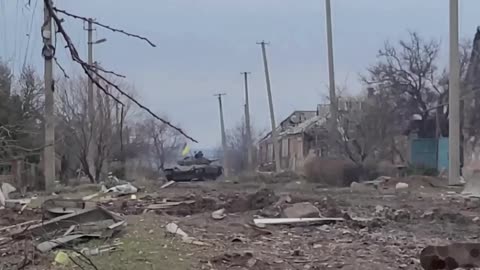 Direct hit on a Ukrainian tank on the southern outskirts of Bakhmut