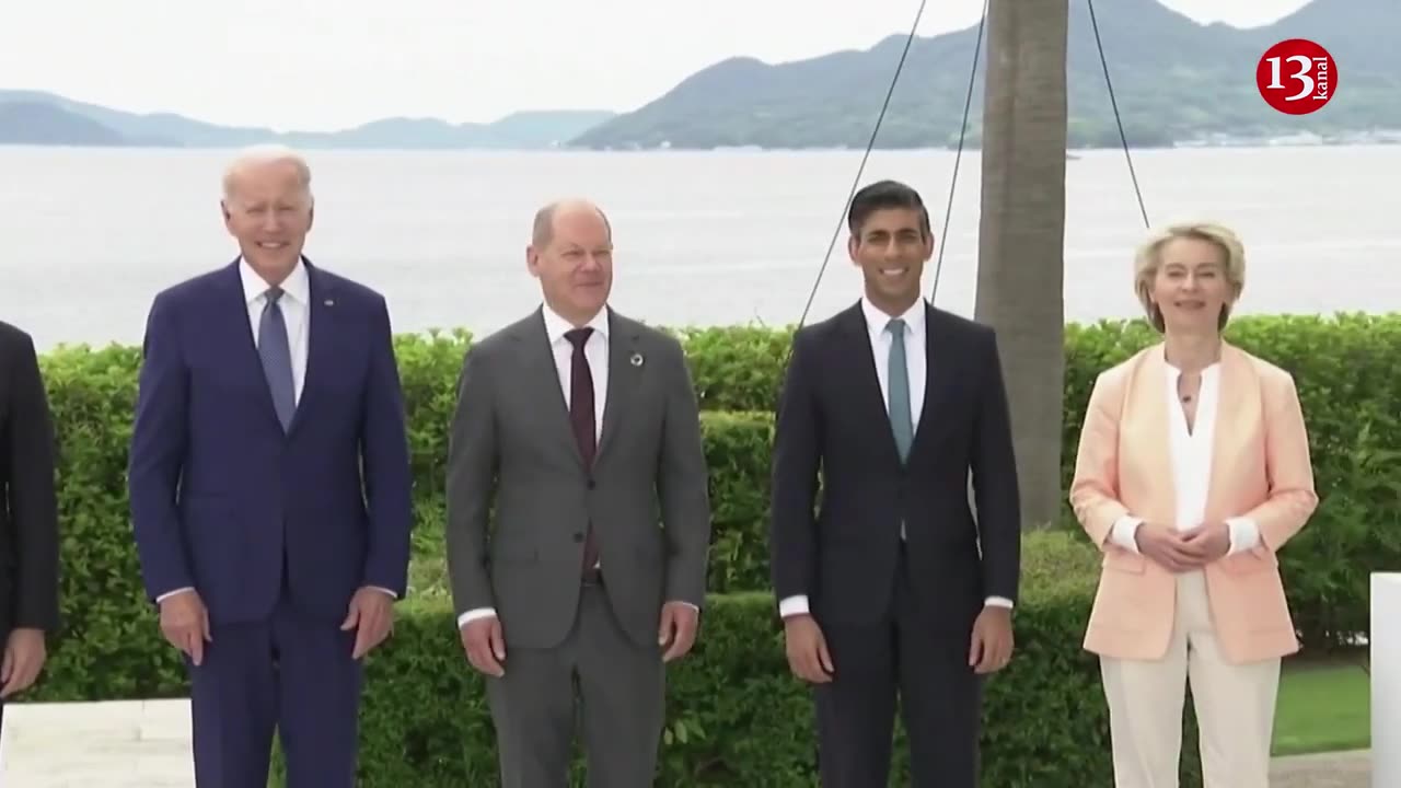 G7 leaders pose for family photo on day two of Hiroshima summit