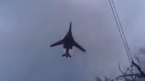 Russian planes are flying over the skies of #Kiev, the capital of Ukraine.