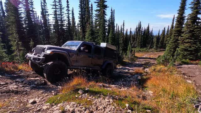 ADVENTURE QUEEST // JEEPING IN BC