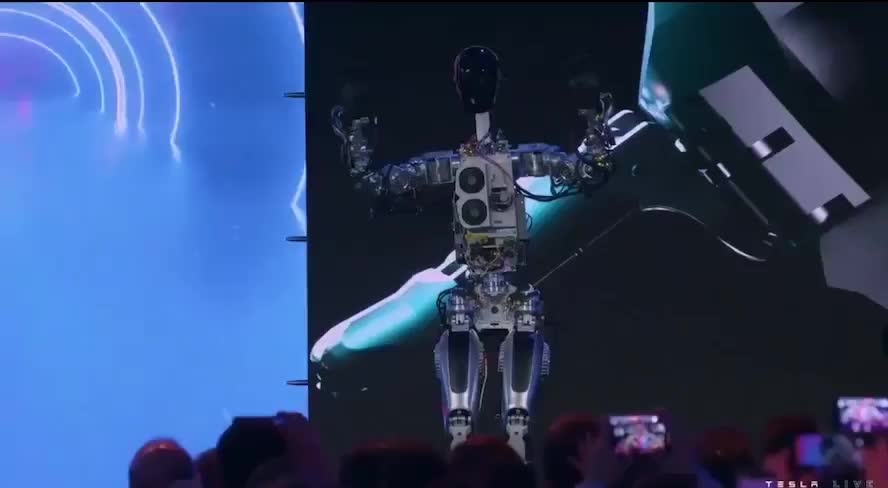The Tesla AI Day shocked everyone with the first Optimus robot!