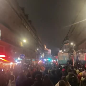 🇫🇷 - Protesters asking for the resignation of the French president
