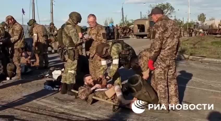 Ukraine War - Ukrainian soldiers surrendering