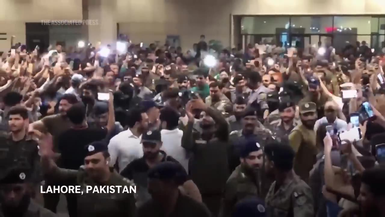 Pakistan's Olympic gold medalist Arshad Nadeem arrives in Lahore to a warm welcome.mp4