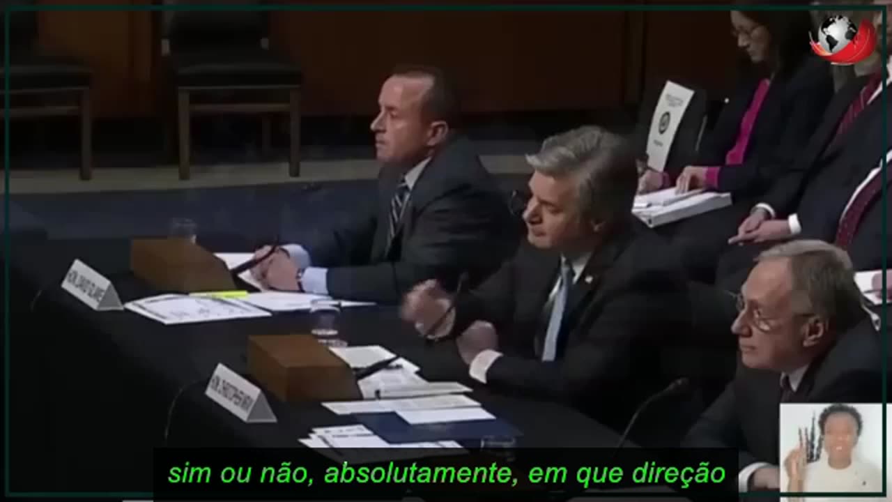 'A DIRECT HIT' Wray foi ridicularizado com queda épica de Josh Hawley após caso de corrupção...