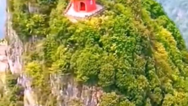 What a spectacle! Who knows how it was built??