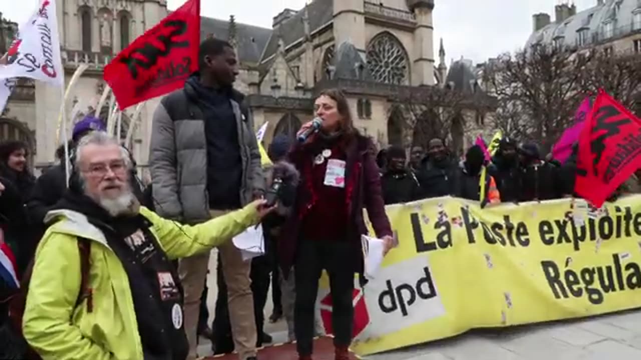 Loi immigration_ rassemblement à Paris avant la décision du Conseil constitutionnel