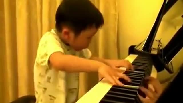 4 Year Old Boy Plays Piano Better Than Any Master