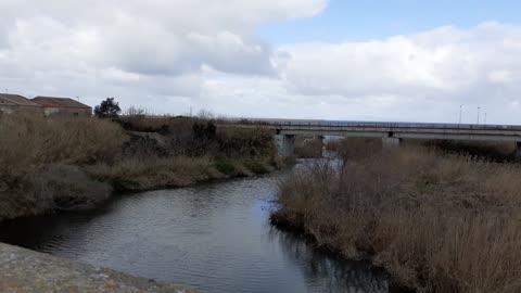 Walking up on the Roman Bridge/ lateral view of the river