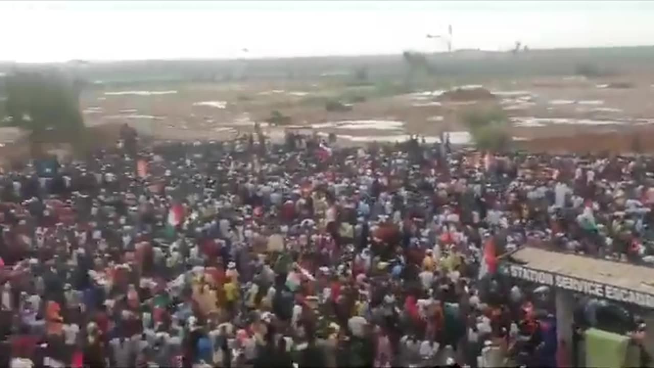 Niger protesters demanding the withdrawal of the French military