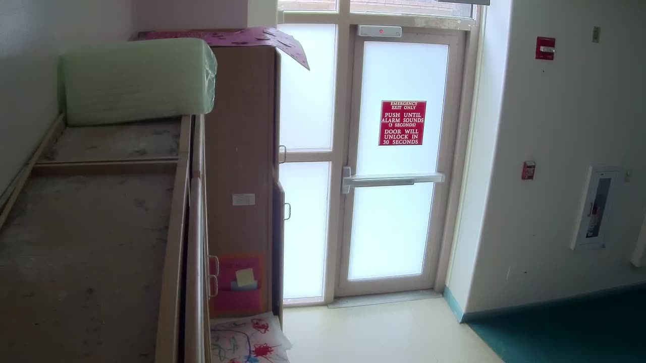 3852FHOB01DaycareEExitWest_2021-01-06_11h00min01s010ms.mp4