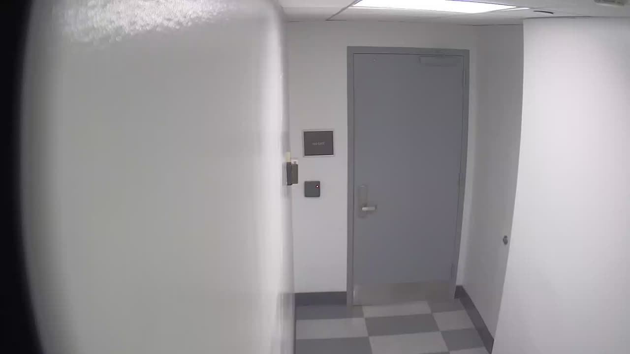 6141RHOBG1G101DStairwayLobbyEntry_2021-01-06_14h00min03s397ms.mp4