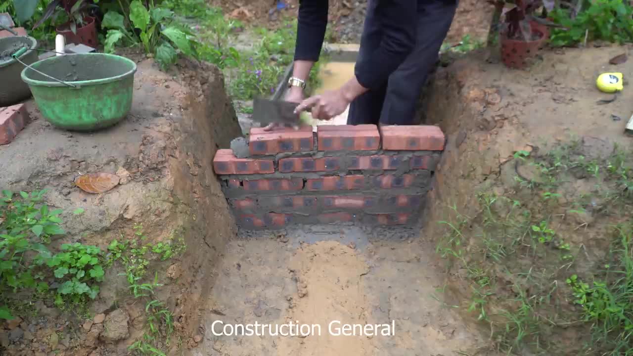 Construction Of Hydroelectricity With The Unit In The Middle Of The Lake