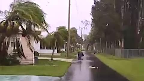 Tornado rips through Florida neighborhood