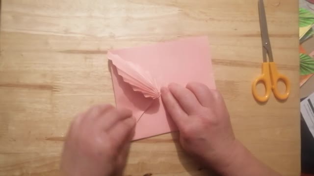 How to fold a special artsy envelope 友誼 信封 (Narrated in English)